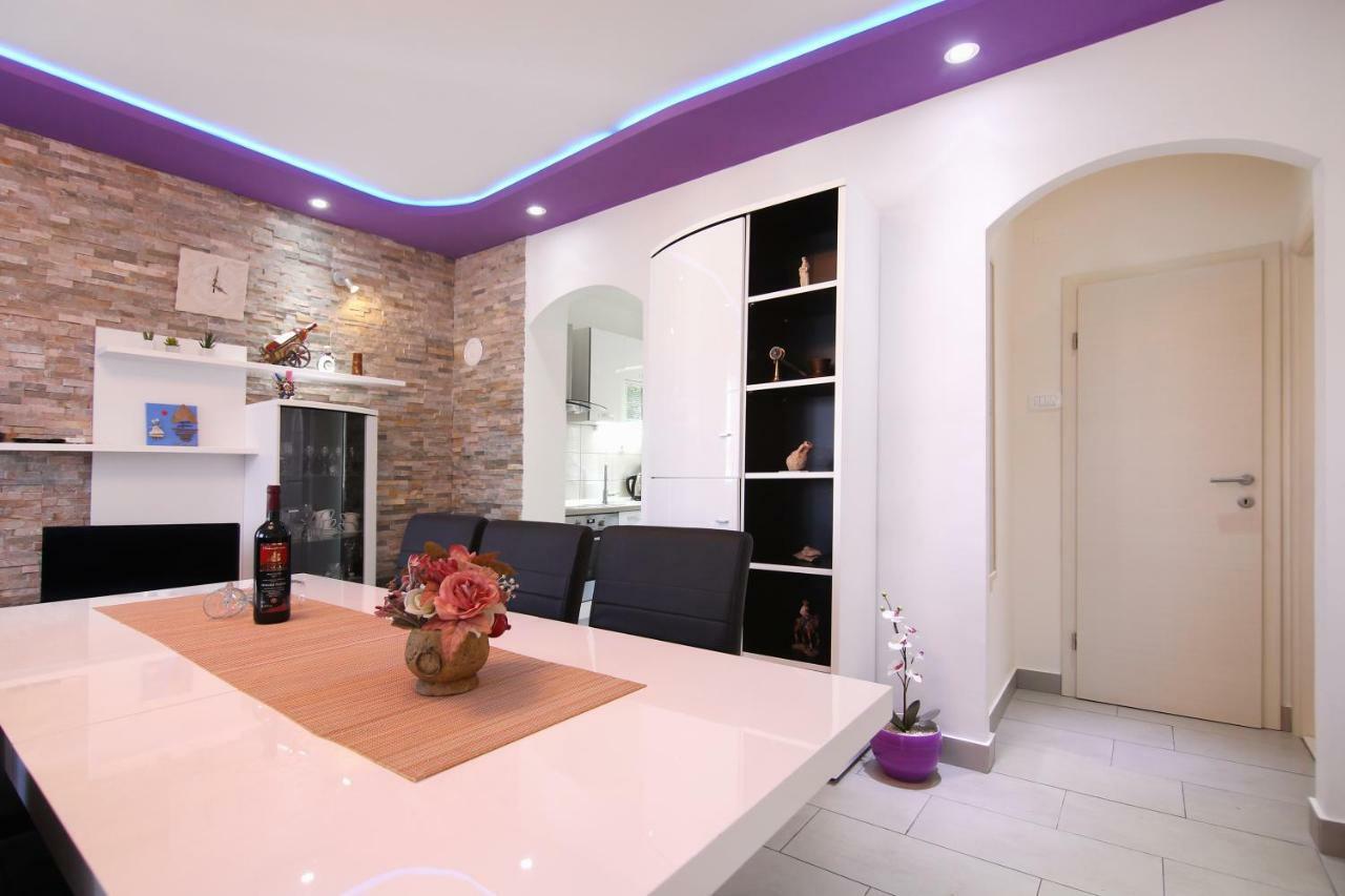 Luxury House With Pool Nyaraló
