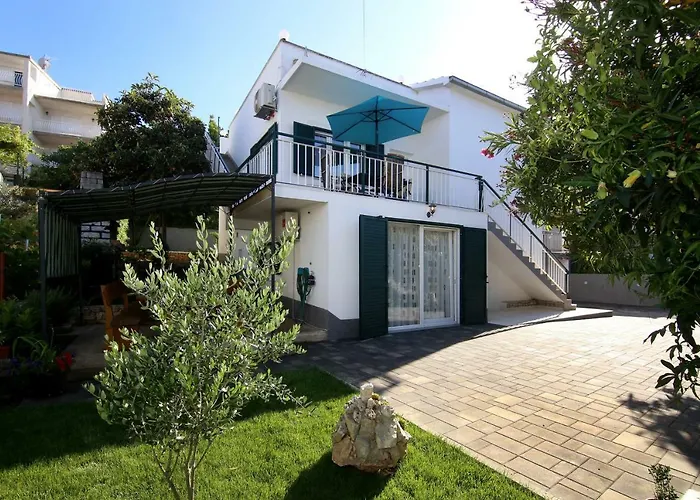 Luxury House With Pool