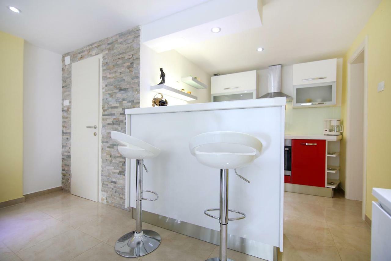 Luxury House With Pool Holiday home